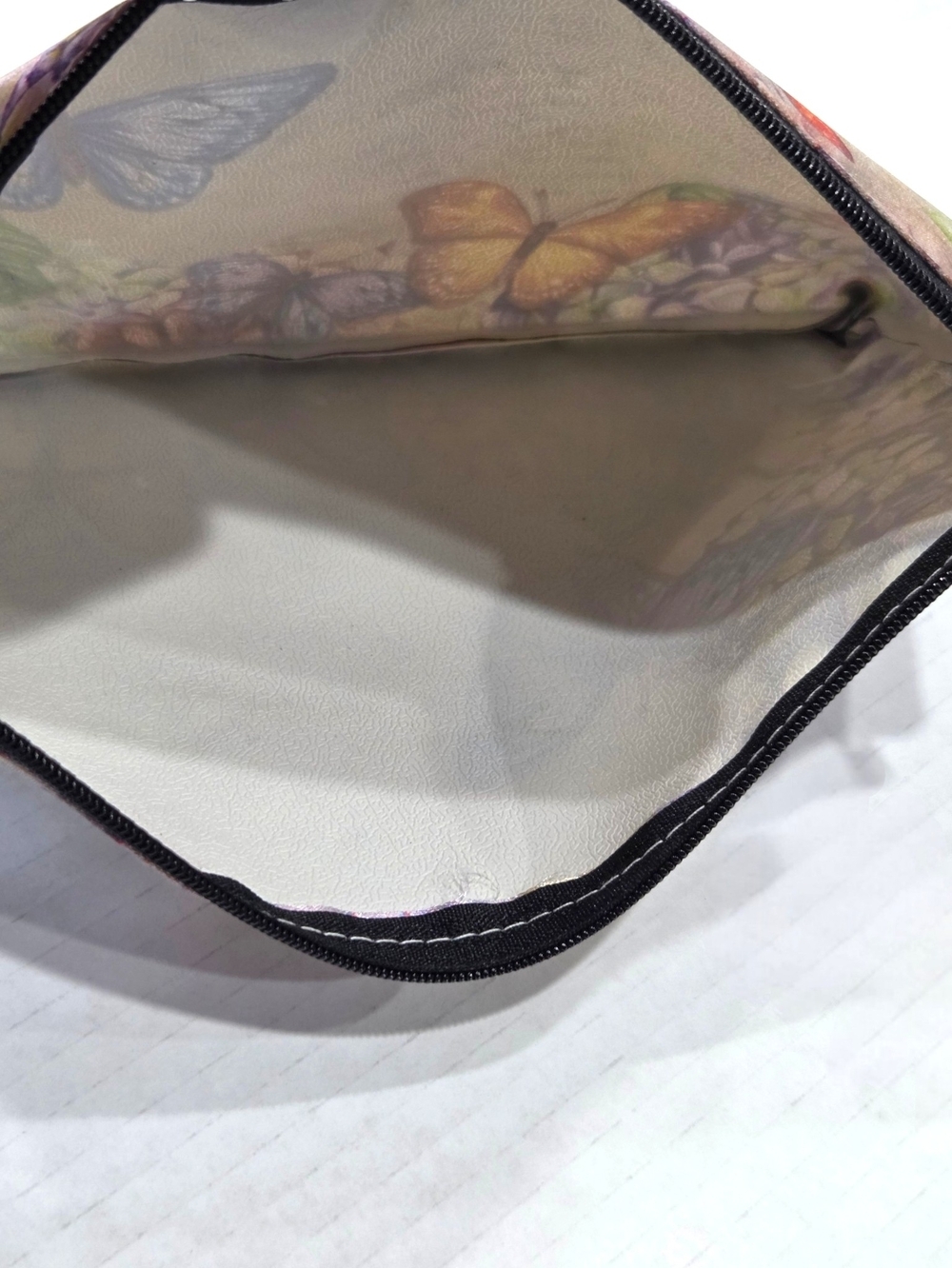Butterfly & Floral Hydrangea Pouch Wristlet Makeup & Travel Bag EUC - Picture 7 of 9
